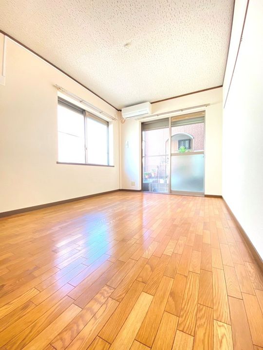 ヴェルデン花の木の居間