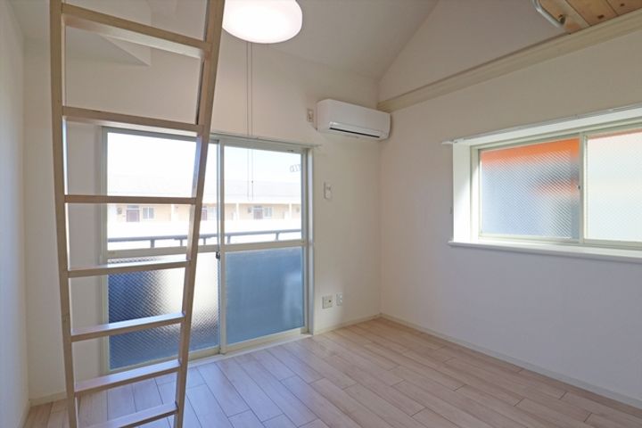 フローラ C棟の居間