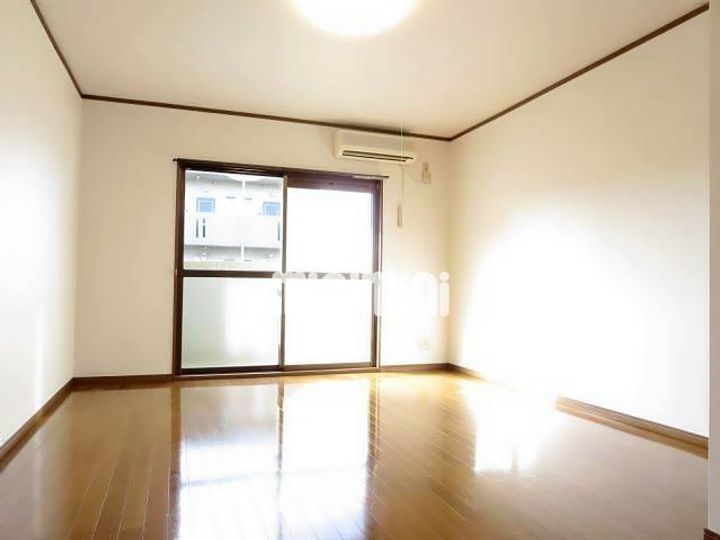 大井手ガーデンテラス B棟の居間