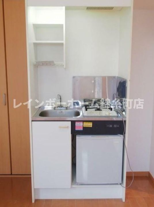 ロードサイド秋のキッチン