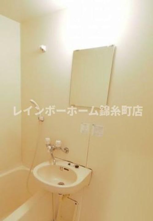 ロードサイド秋の内装