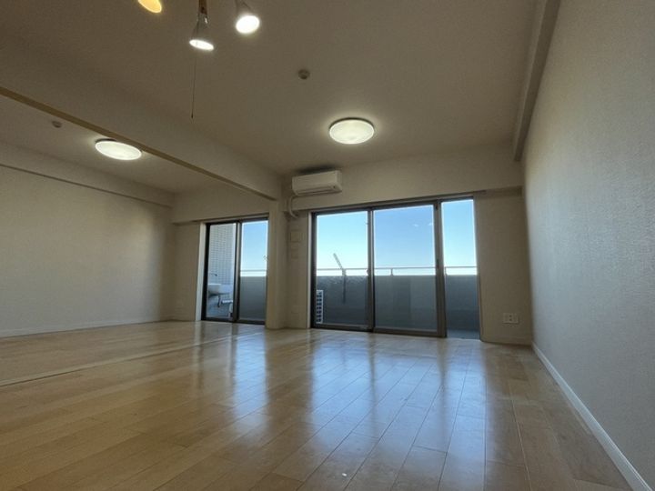 リボンシティレジデンス エアリーフォートの居間