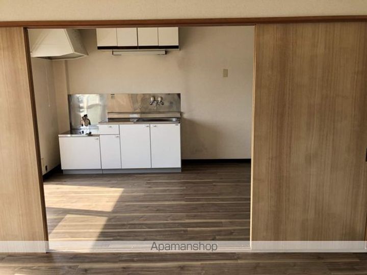 群馬県邑楽郡大泉町城之内5の賃貸アパートの居間