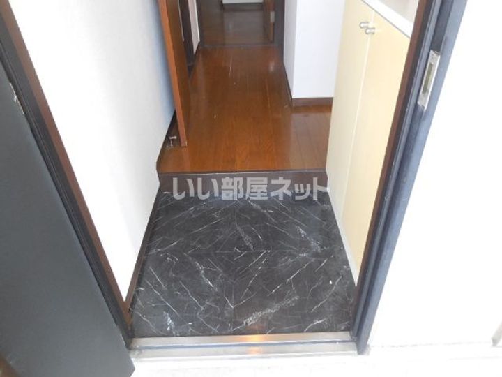 Regina.I 五番館の玄関