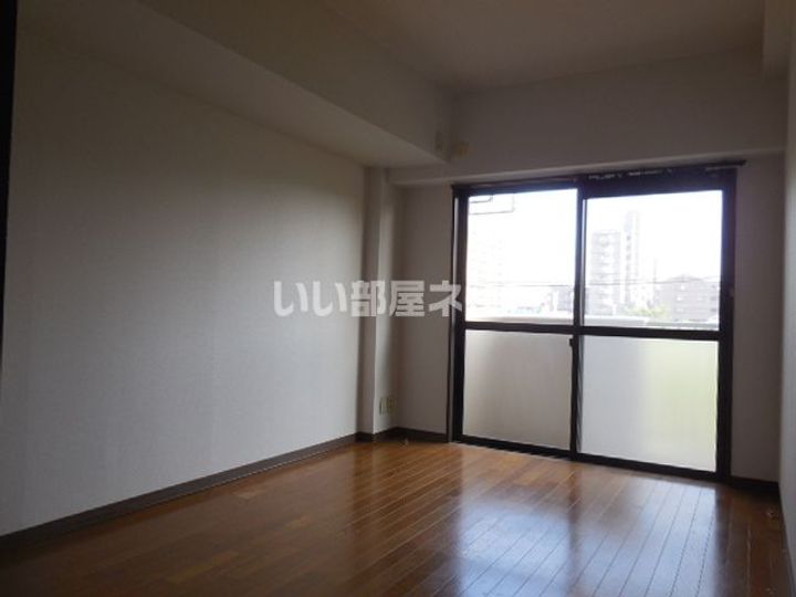 Regina.I 五番館の居間