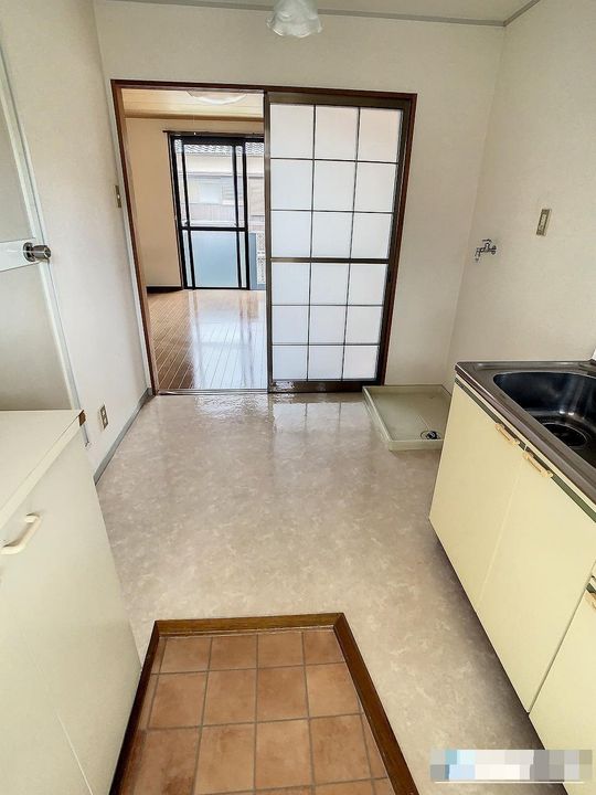 ハイム三原の玄関