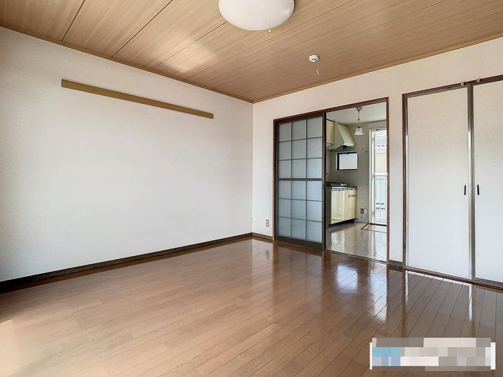 ハイム三原の居間