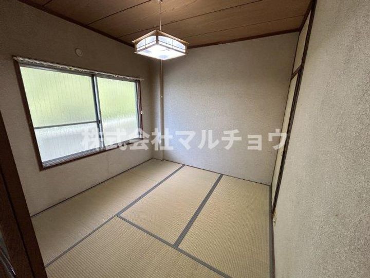 巴ハイツの居間