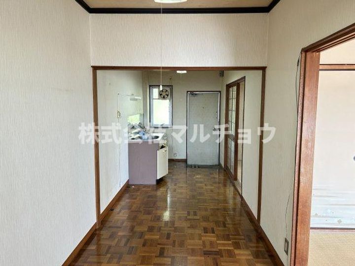 巴ハイツの居間