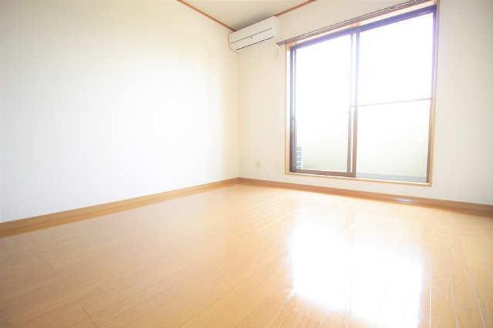 ワンルーム塚本の居間