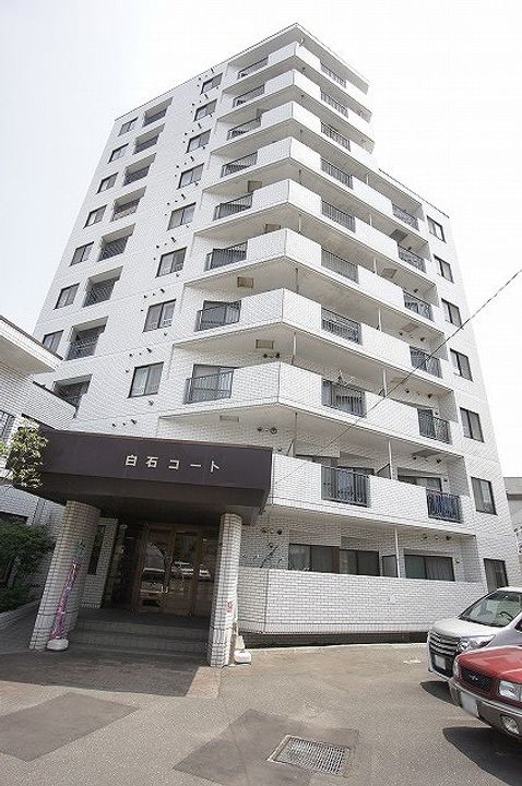 白石コートの外観