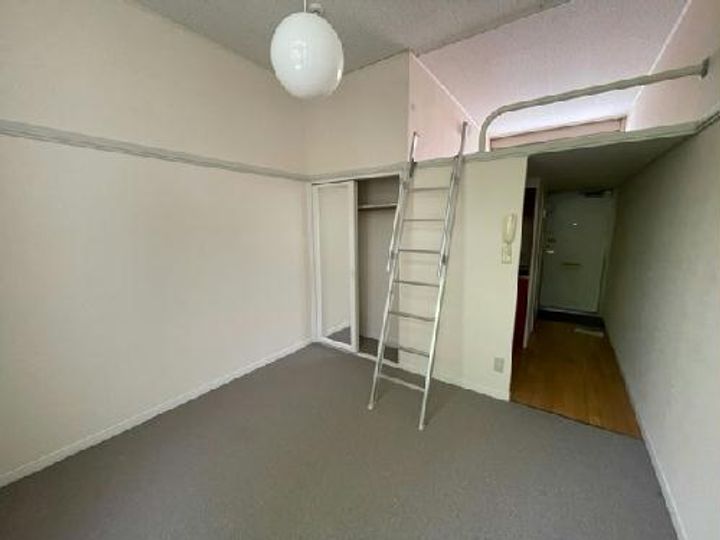 レオパレスファームの居間