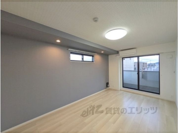 ウエストコミタリア3の居間