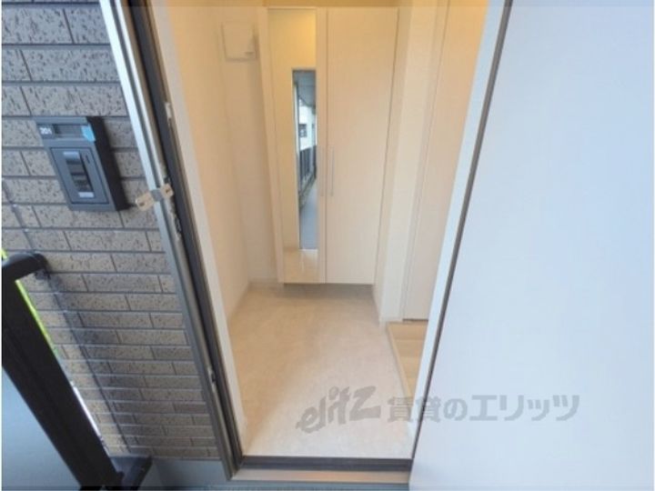 ウエストコミタリア3の玄関