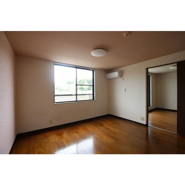 ヒロタサンポートIIIの居間