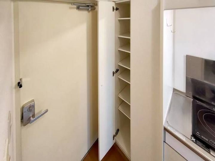 ビレッジハウス成田玉造1号棟の玄関