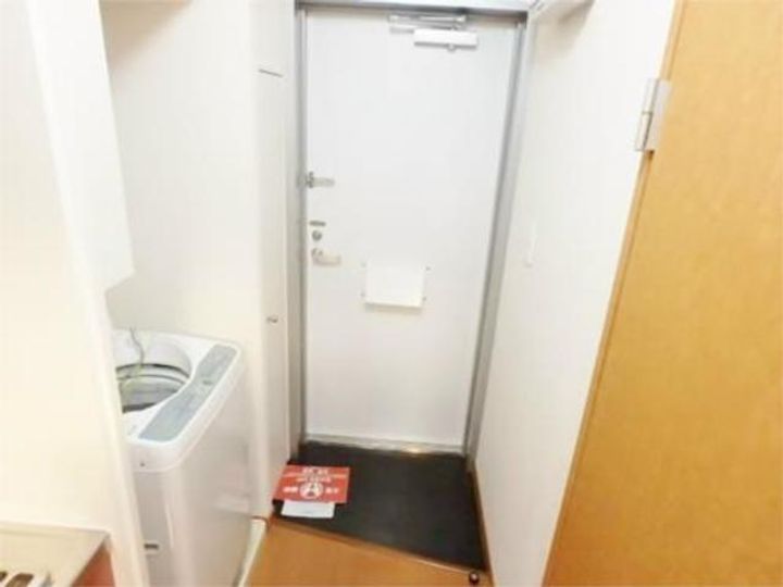レオパレスアンティーク(40750)の玄関