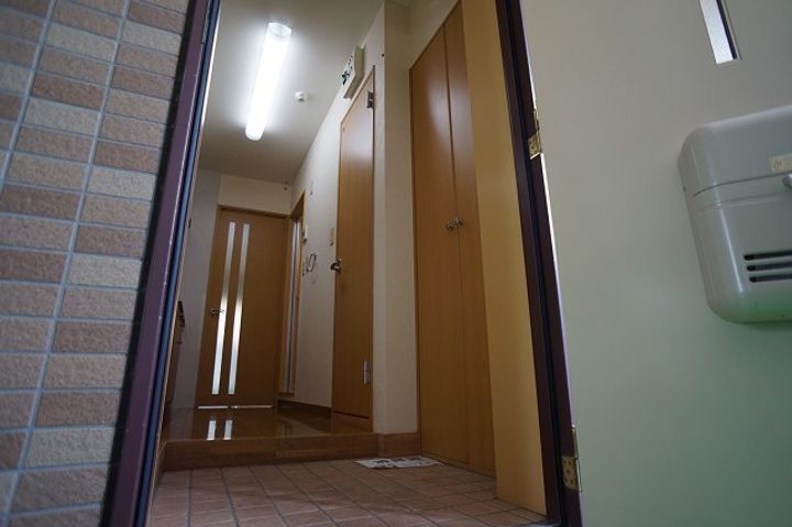 オーケーマンションの玄関