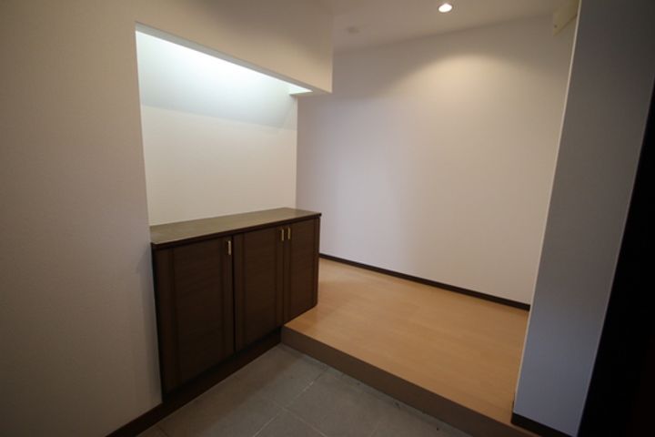 アルバ鹿田町の玄関