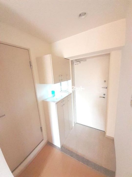 アクシス三本木の玄関