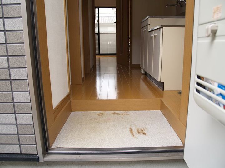 ヴェルトール八幡の玄関