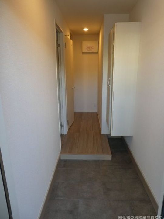 兵庫県伊丹市鋳物師2(アパート)の賃貸物件の玄関