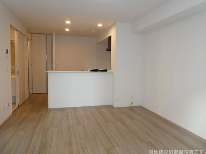 兵庫県伊丹市鋳物師2(アパート)の賃貸物件の居間