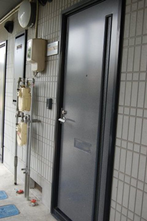 コーポマドリガルの玄関