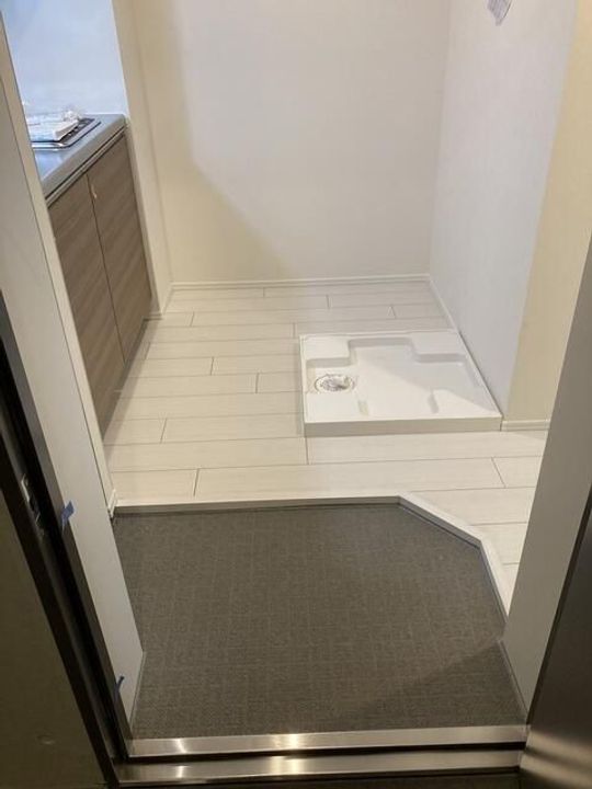 東京都荒川区荒川5(マンション)の賃貸物件の玄関