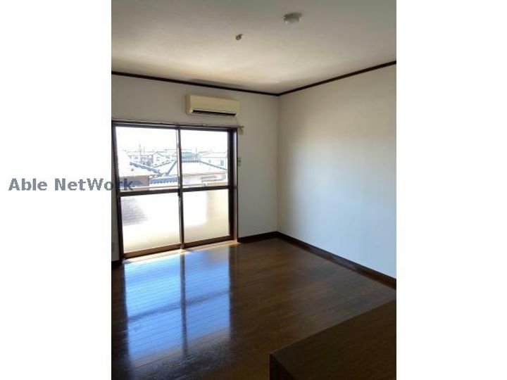 愛知県高浜市湯山町2(マンション)の賃貸物件の居間