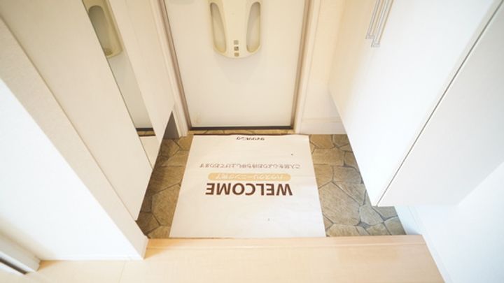 グランドマーニ Aの玄関