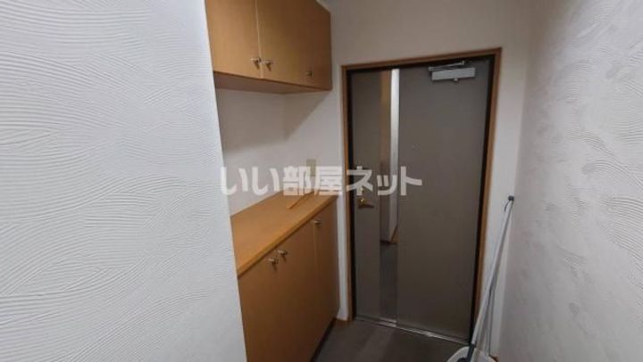 サーパス若水の玄関