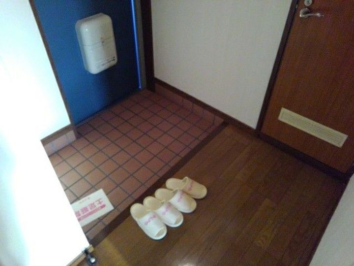 大阪府泉佐野市日根野(マンション)の賃貸物件の玄関