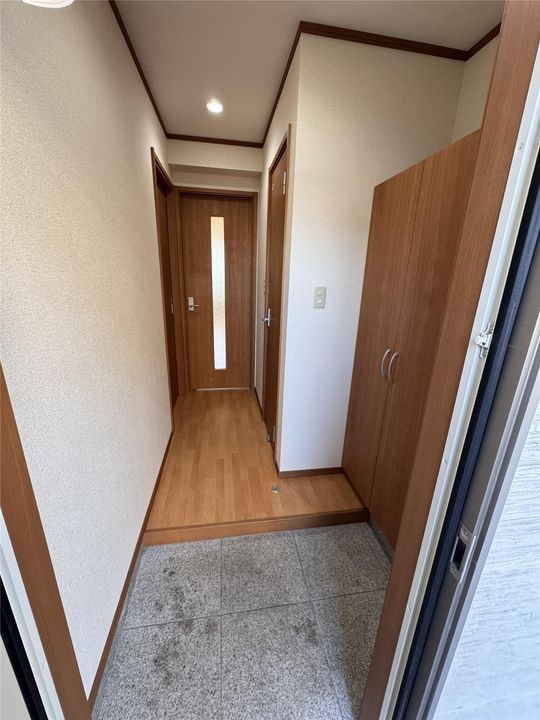 プロースト B棟の玄関