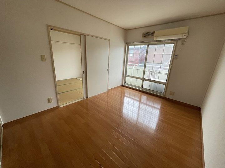 神奈川県伊勢原市板戸(アパート)の賃貸物件の居間