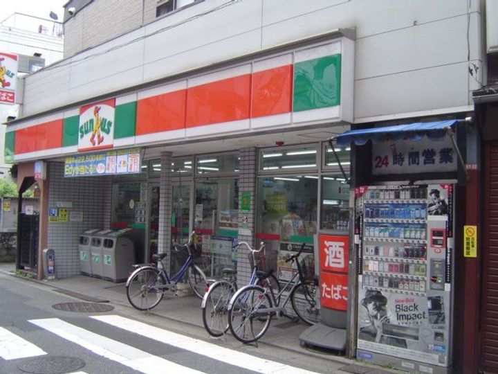 ボン・ボヤージュの周辺