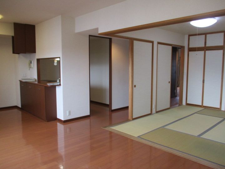 ポレスターアーバンシティ青森の居間