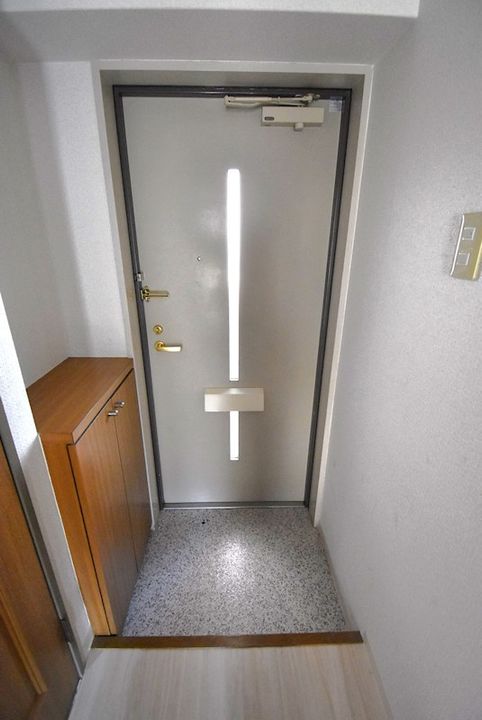 大阪府吹田市垂水町1(マンション)の賃貸物件の玄関