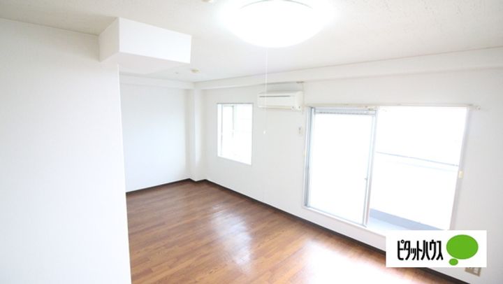 グランドハイム藤田の居間