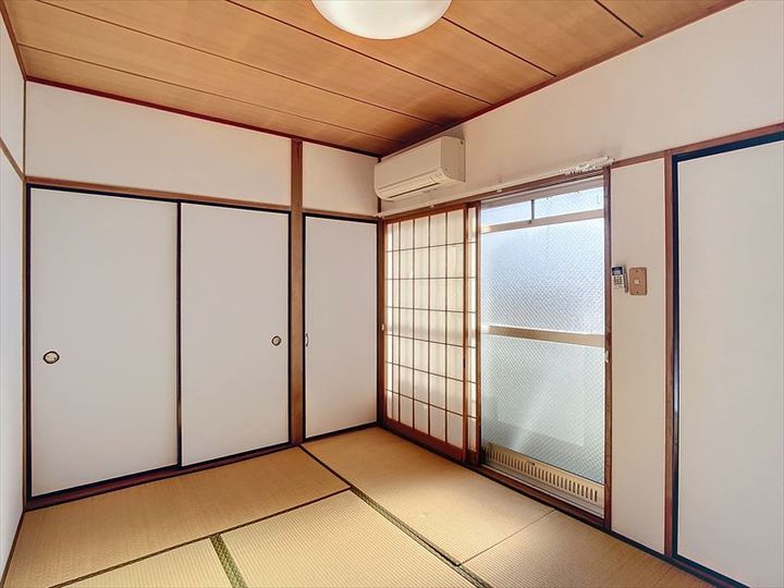 ドミールカトウの居間