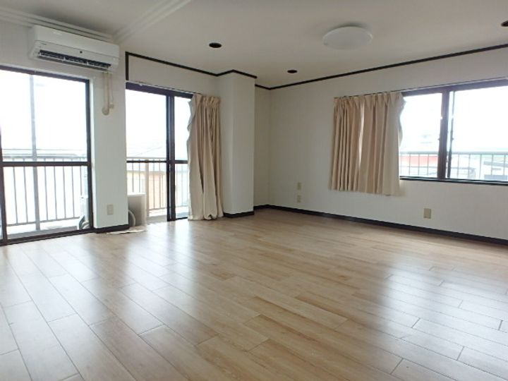 メルビック西大口ビルの居間