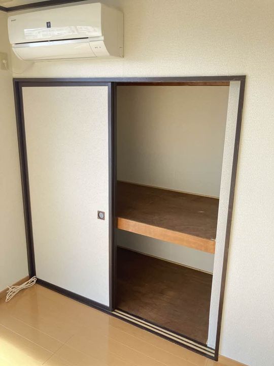コスモス 1の内装
