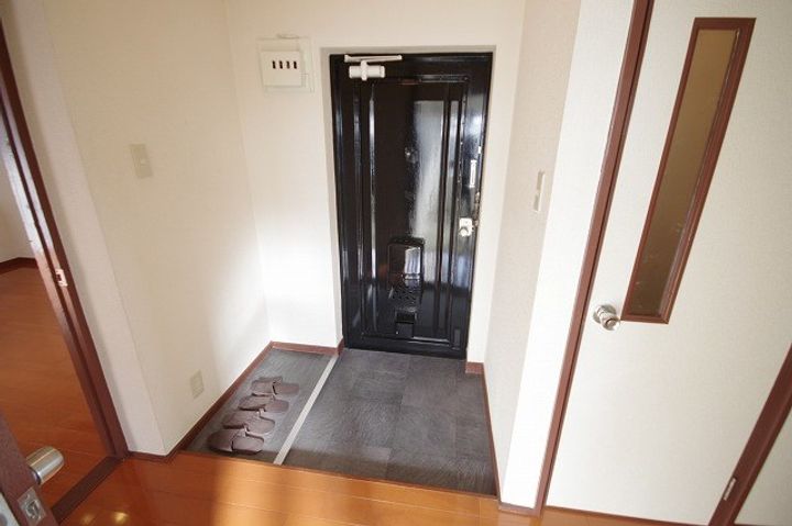 春日ダイヤモンドハイムの玄関