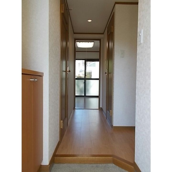 ジュネス黒髪の玄関