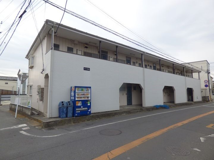 ファミーユSUZUKIの外観