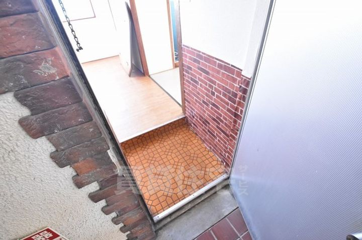 セントラルパークビルの玄関