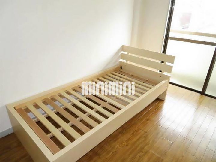 ハイエスト第2ビルの居間