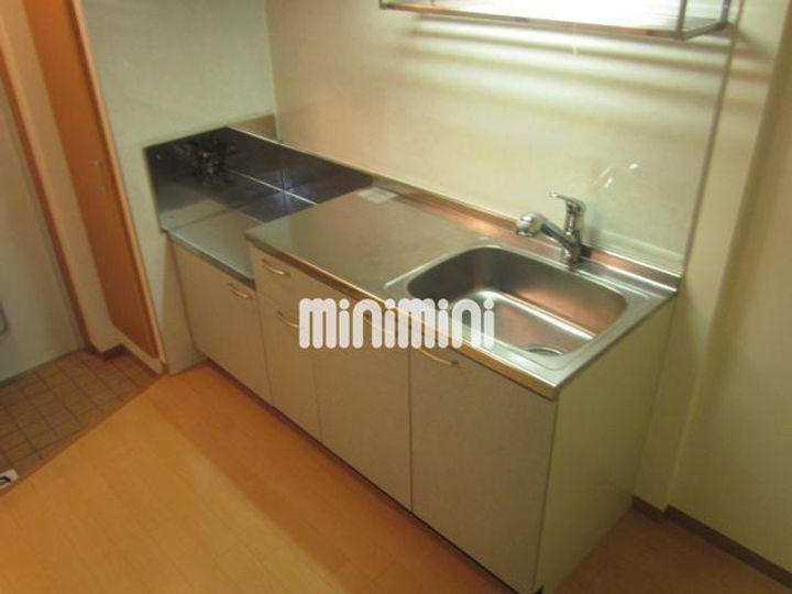 アンジュール川方のキッチン