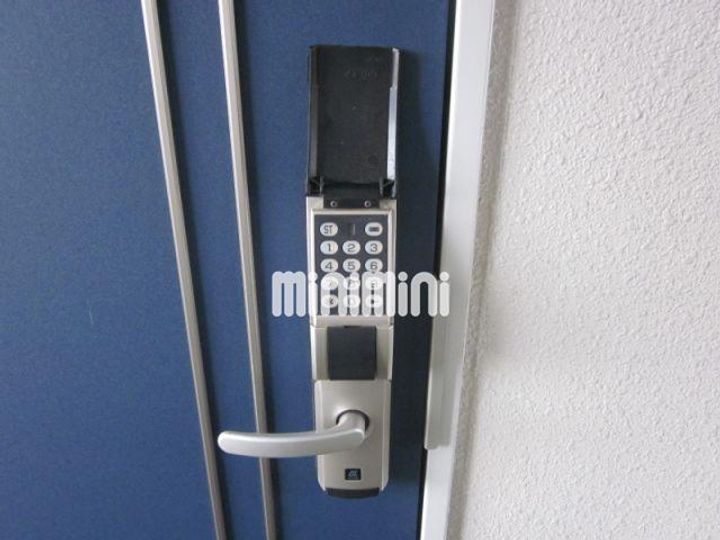 アンジュール川方の内装