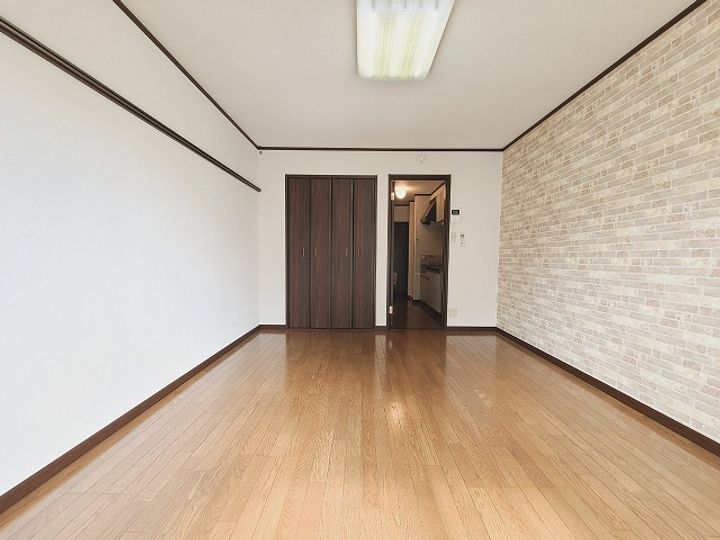 メゾンNEXT EYEの居間